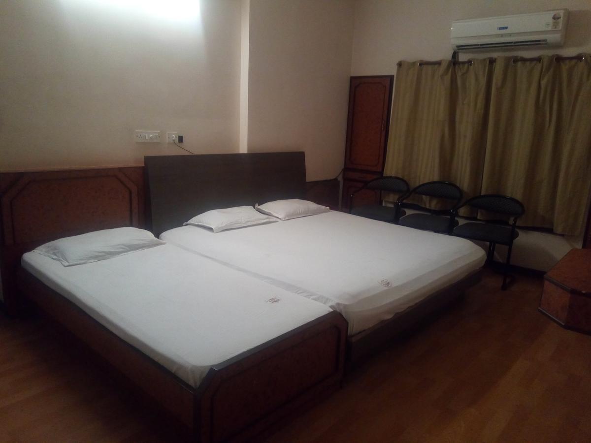 Oyo Flagship 40509 Hotel Mps Residential Tower Tiruppur Exterior photo